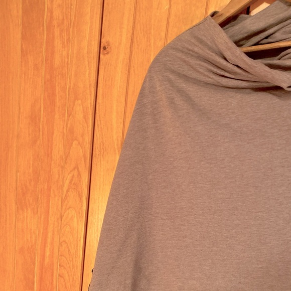 Poncho - Picture 5 of 5